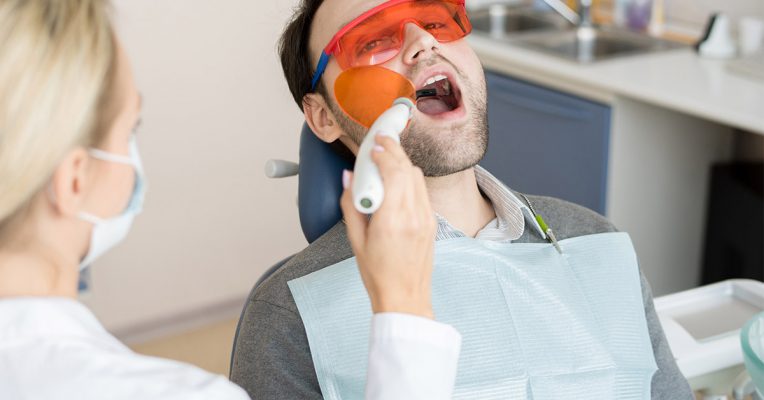 Γκανά Χειρουργός οδοντίατρος Ψυχικό περιοδοντική θεραπεία laser